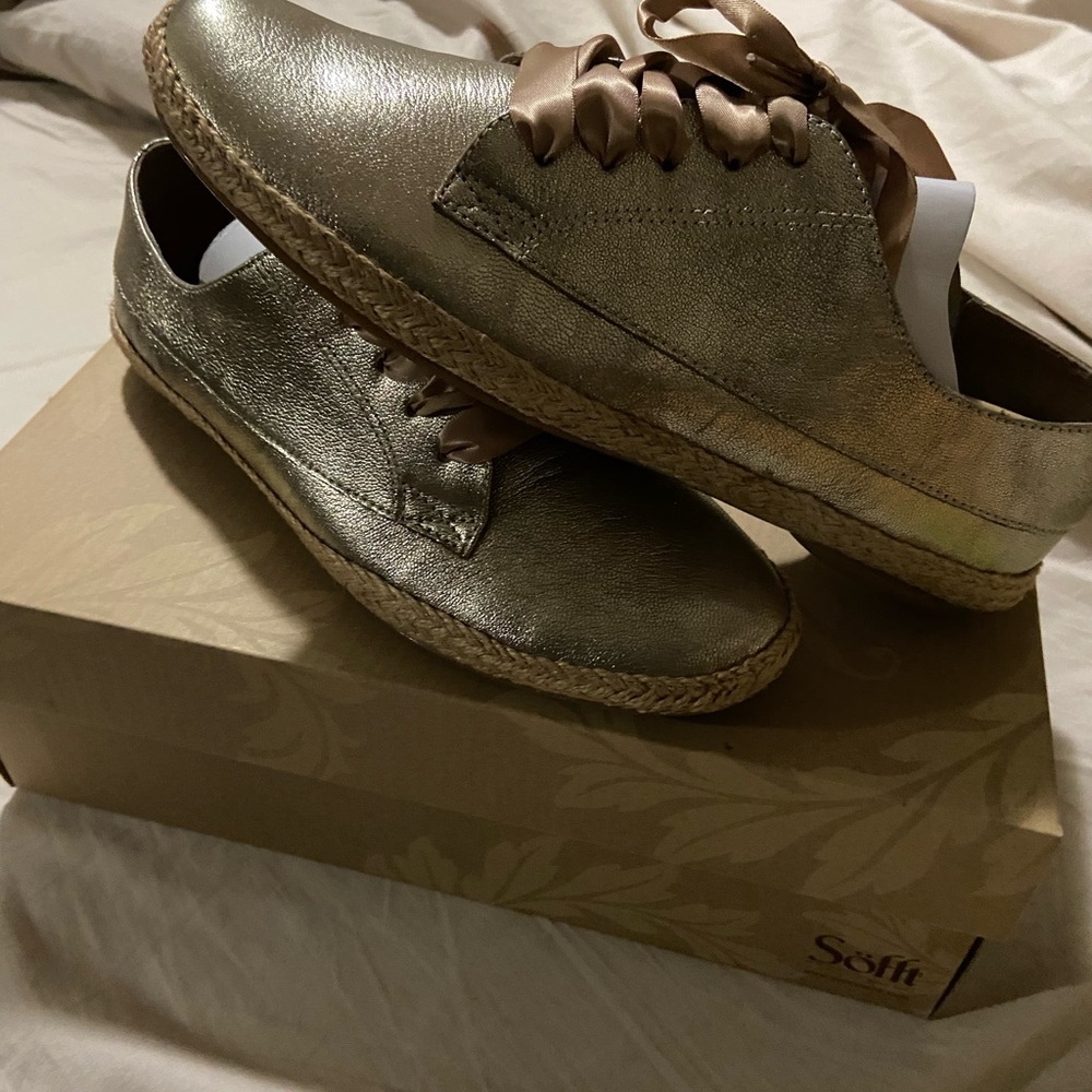 Gold shoes